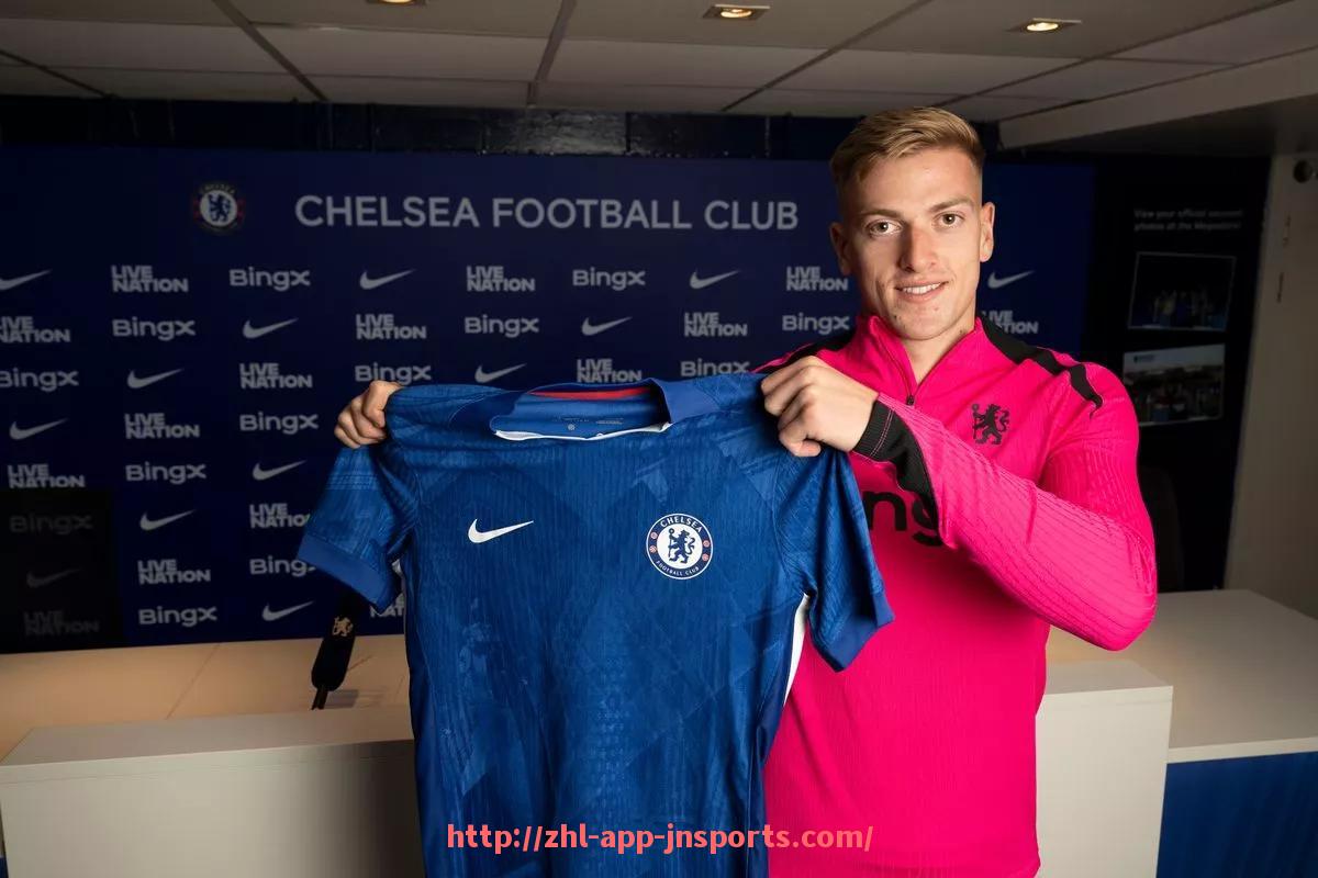 江南体育APP下载-英超西汉姆联球队队服设计及演变历史介绍